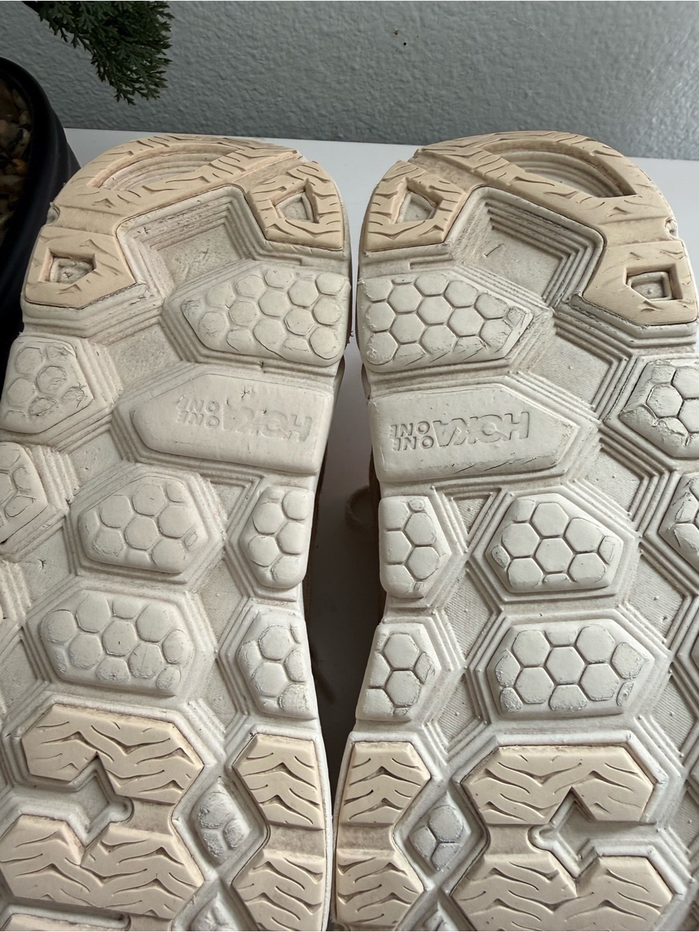 Hoka Clifton L men size 8.5 Beige Suede Athletic Sneakers with Yellow Accent - Picture 13 of 14